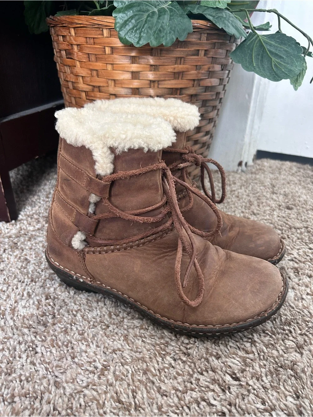 UGG girls Brown Shearling-Lined Lace-Up Winter Boot